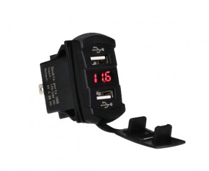 Woltomierz/ładowarka samochodowa 2xUSB 5V 4.5A czerwony