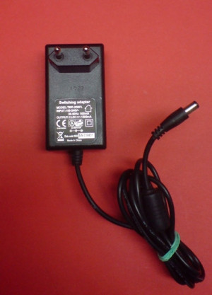 Zasilacz impulsowy 12V/1.35A DC2.5/5.5 w