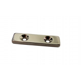 Magnes prostokątny 30x10x5mm z otworami 8/4mm